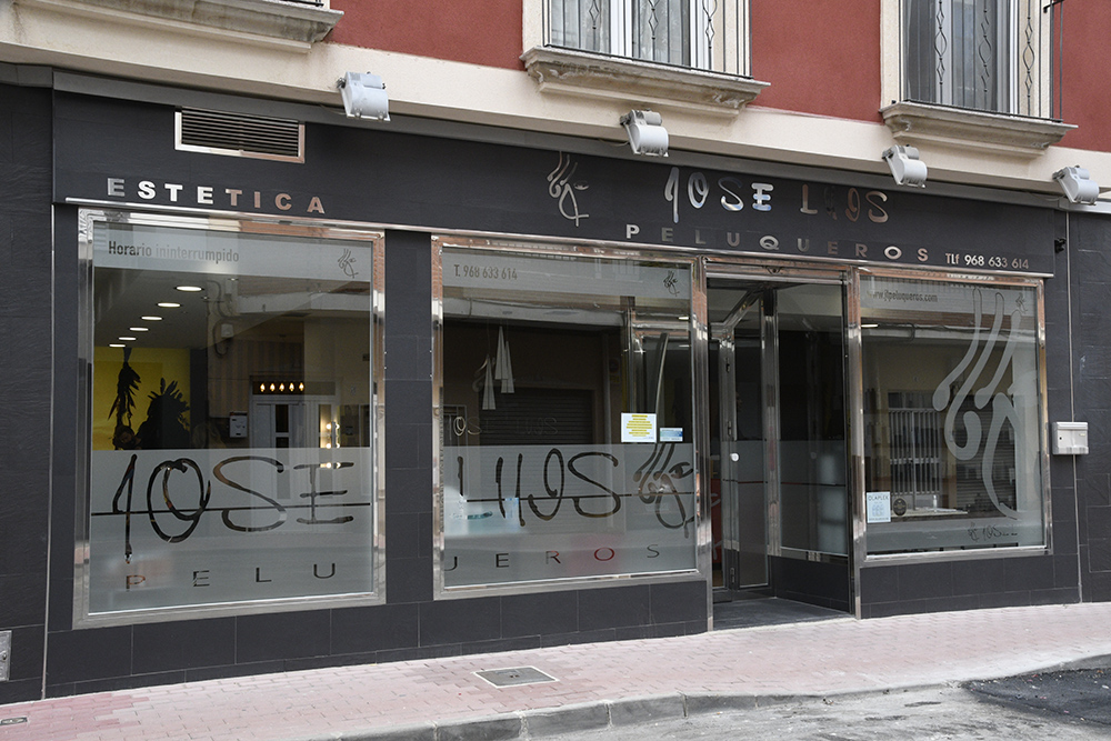 Fachada exterior del salón Jose Luis Peluqueros